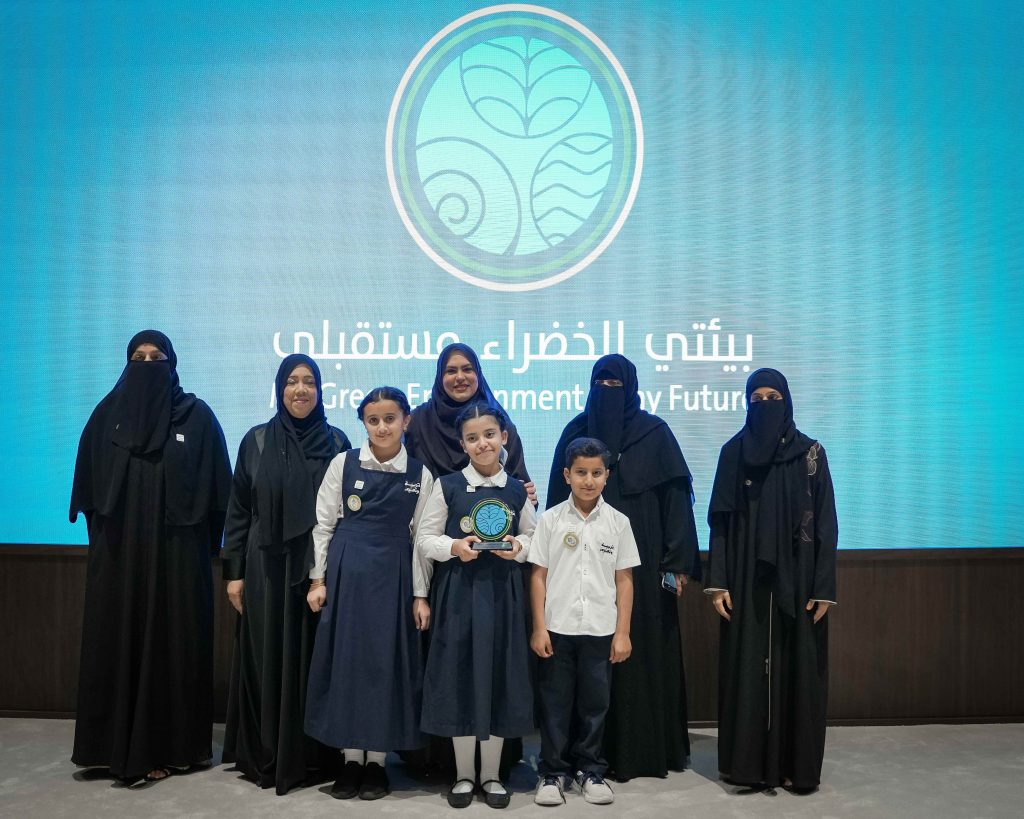 هيئة البيئة والمحميات الطبيعية بالشارقة تختتم مبادرة “بيئتي الخضراء مستقبلي”