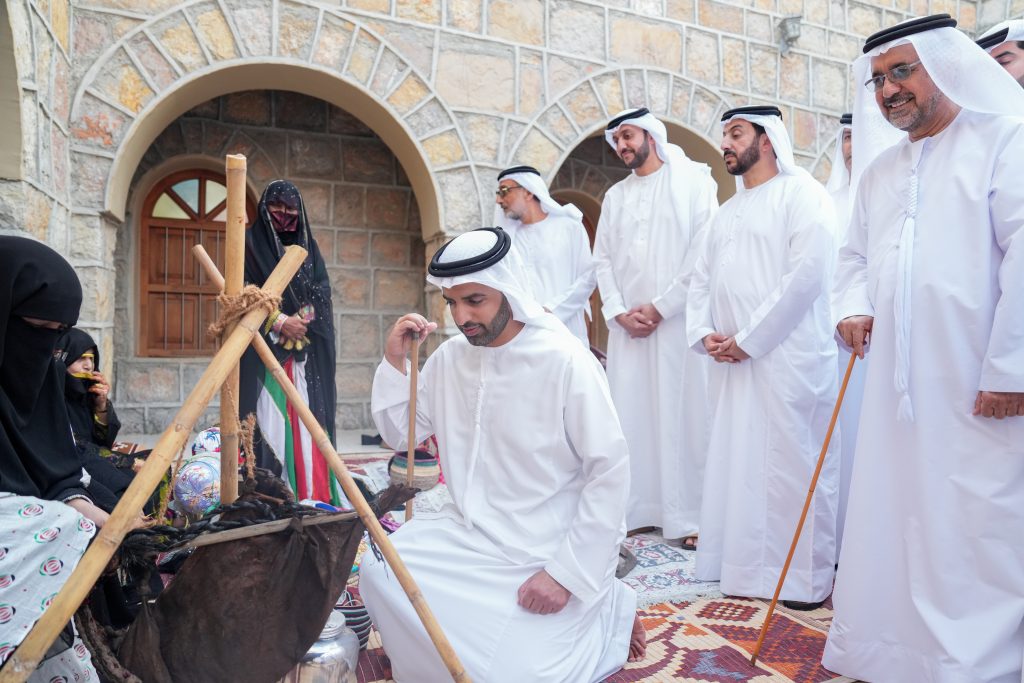 ولي عهد رأس الخيمة يفتتح متحف جمعية الشحوح للثقافة والتراث بمناسبة يوم التراث العالمي