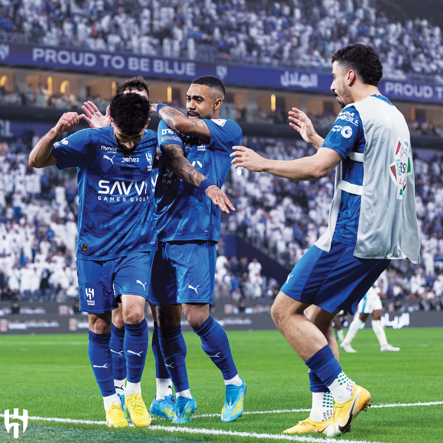 الهلال يهزم نيوم ويشعل الجولة الأخيرة