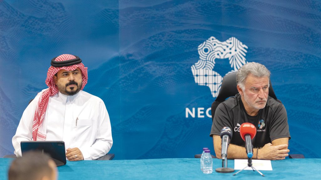 مدرب نيوم: طموحنا المراكز المتقدمة