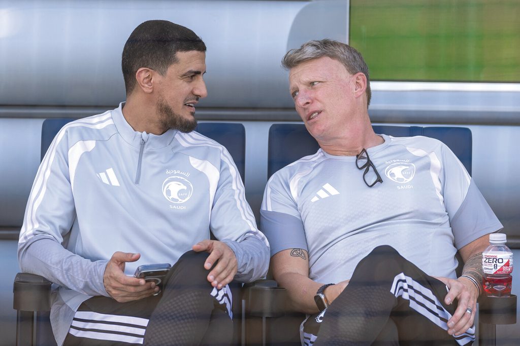 غياب العقيدي.. ودونيس يسمح للإعلام حضور التدريبات