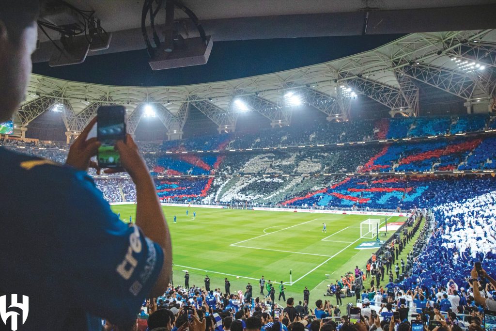 الهلاليون يكتبون التاريخ من المدرجات