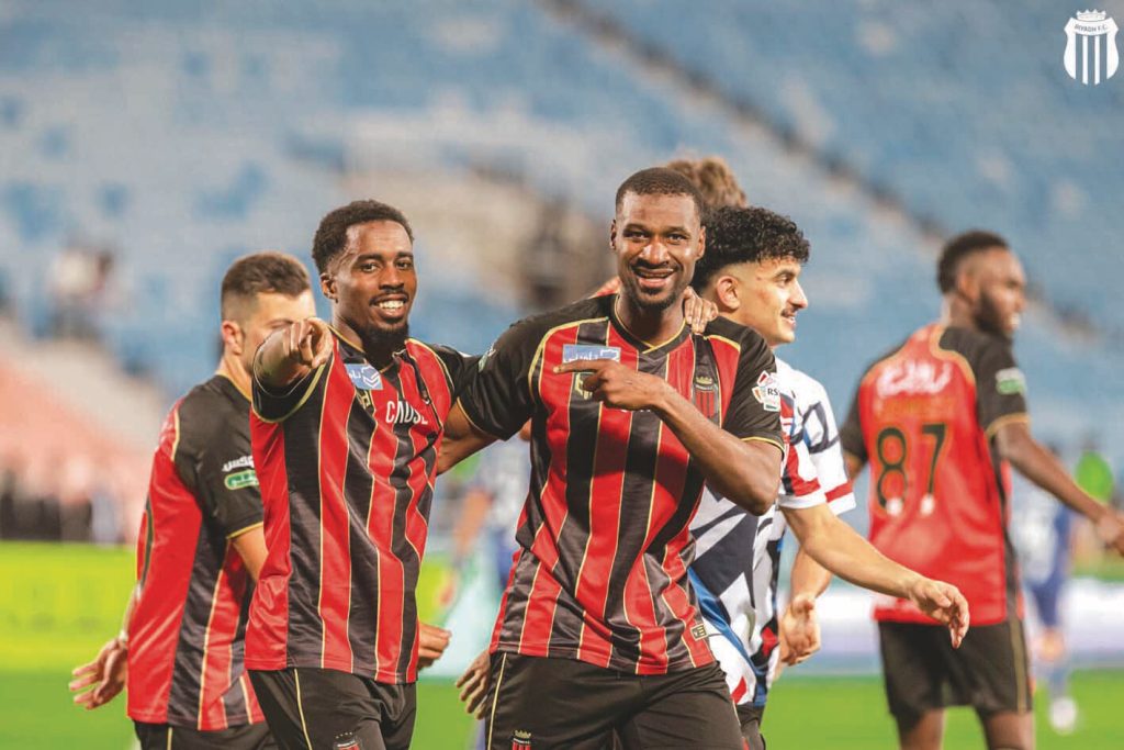 الرياض ينعش آماله بنقاط الفتح.. الاتحاد يظفر بنقاط ضمك
