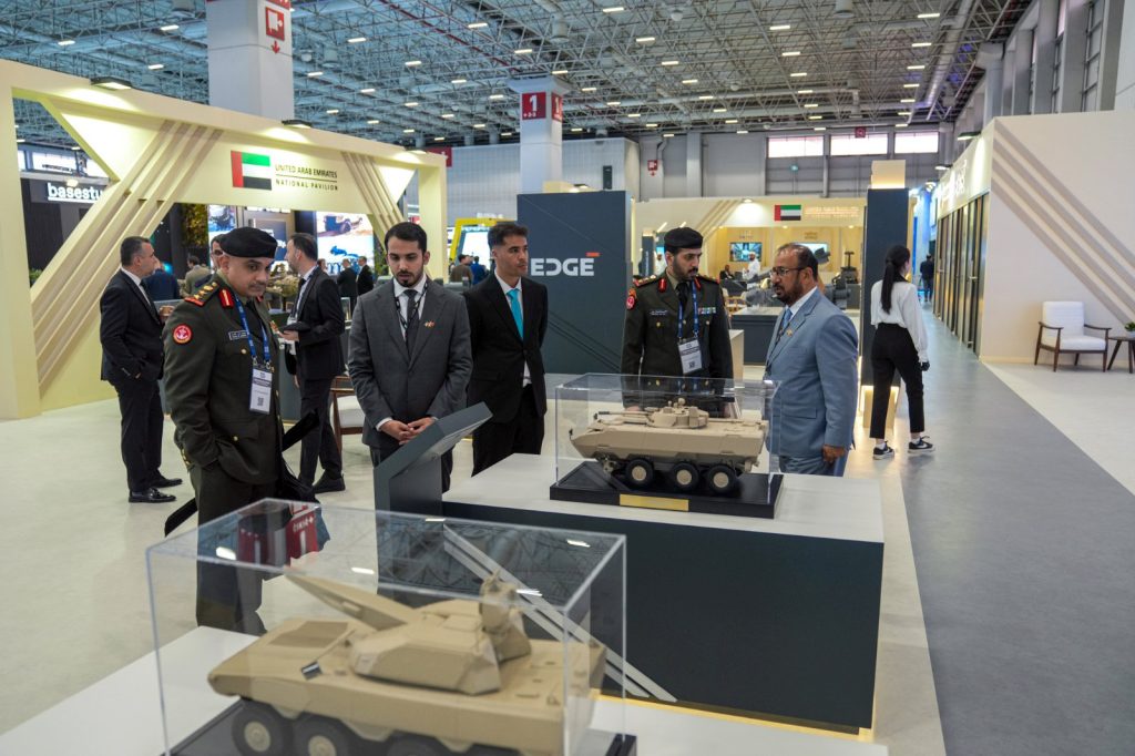 جناح الإمارات يشهد حضوراً لافتاً في أول أيام معرض الدفاع والطيران 2026 بإسطنبول