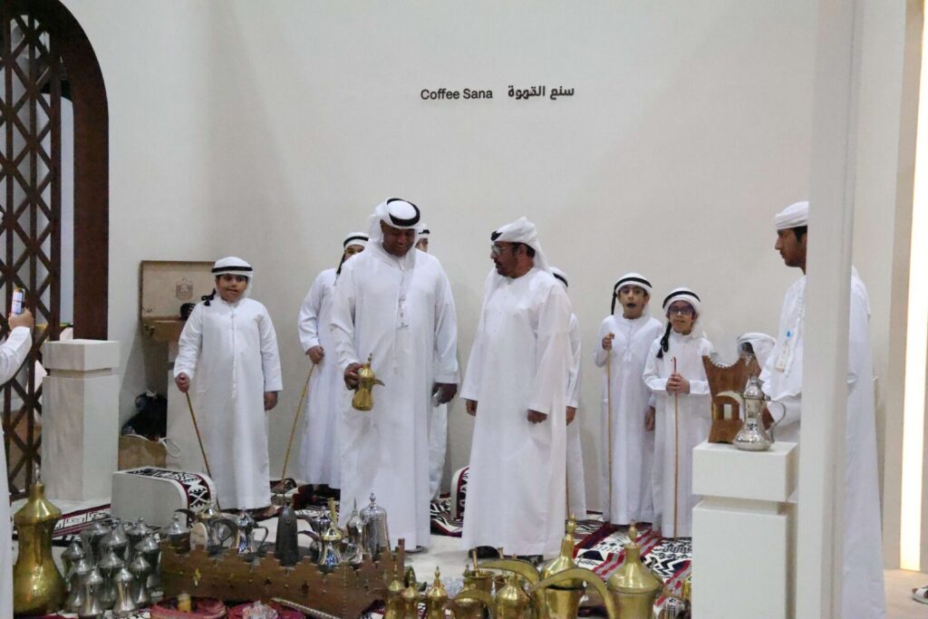 سنع القهوة والمجالس في “العين للرطب” تعزز المحافظة على تقاليد إكرام الضيف