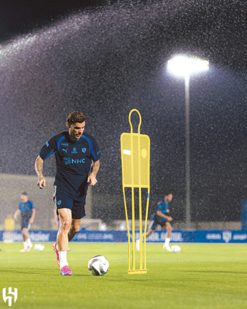 الهلال يعاود تدريباته