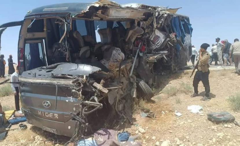 فيديوهات مروعة.. وفاة 35 شخصا وإصابة 30 آخرين باصطدام حافلتي ركاب في سوريا