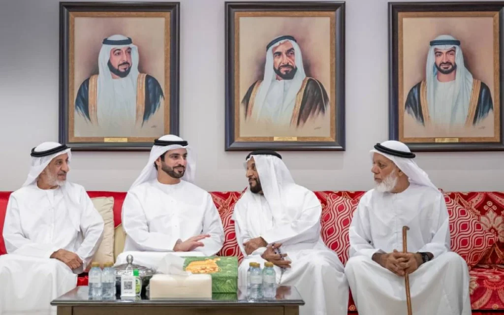 سلطان بن حمدان يعزّي في وفاة راشد الكتبي