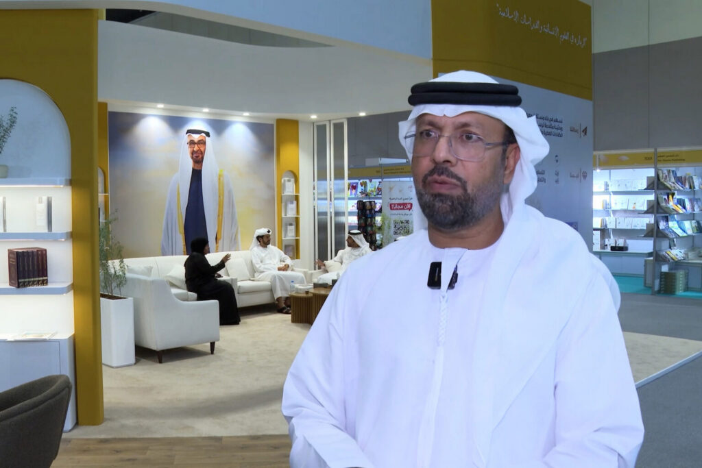 جامعة محمد بن زايد تثري معرض أبوظبي للكتاب بـ115 إصداراً