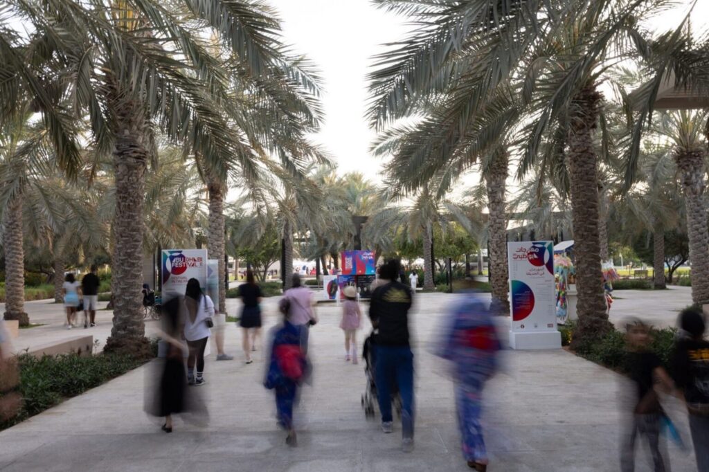 مهرجان أبوظبي يطلق أول بينالي أطفال خارجي بالطبيعة في الشرق الأوسط