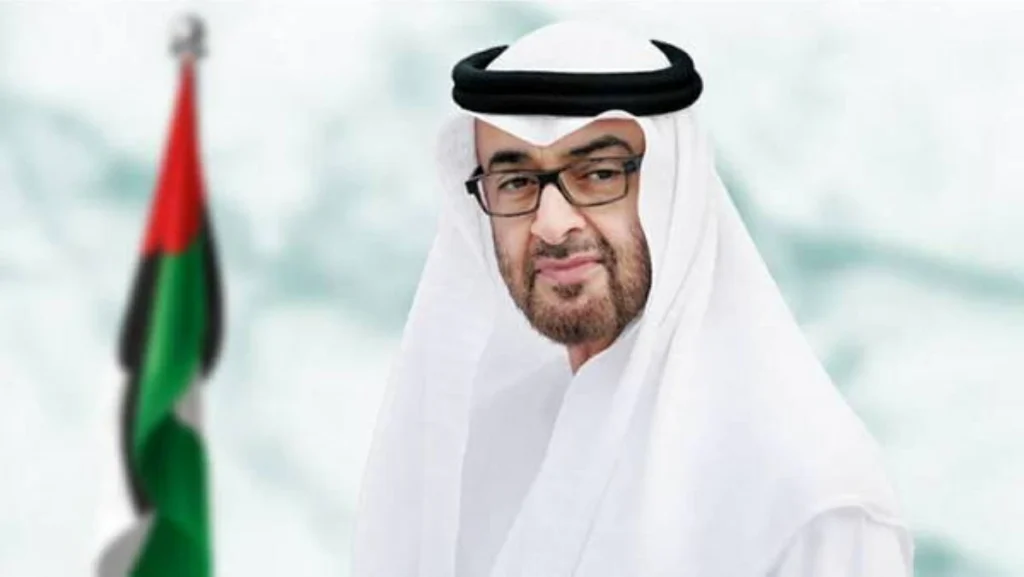 محمد بن زايد في مقدمة مستقبليه.. ماكرون يصل إلى الإمارات في زيارة رسمية