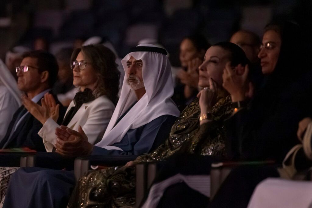 نهيان بن مبارك يشهد افتتاح مهرجان أبوظبي بأمسية موسيقية للأوركسترا الوطنية للإمارات